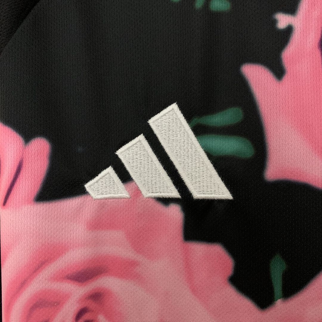 Real Madrid ,, Pink Snake ,, Special Kit