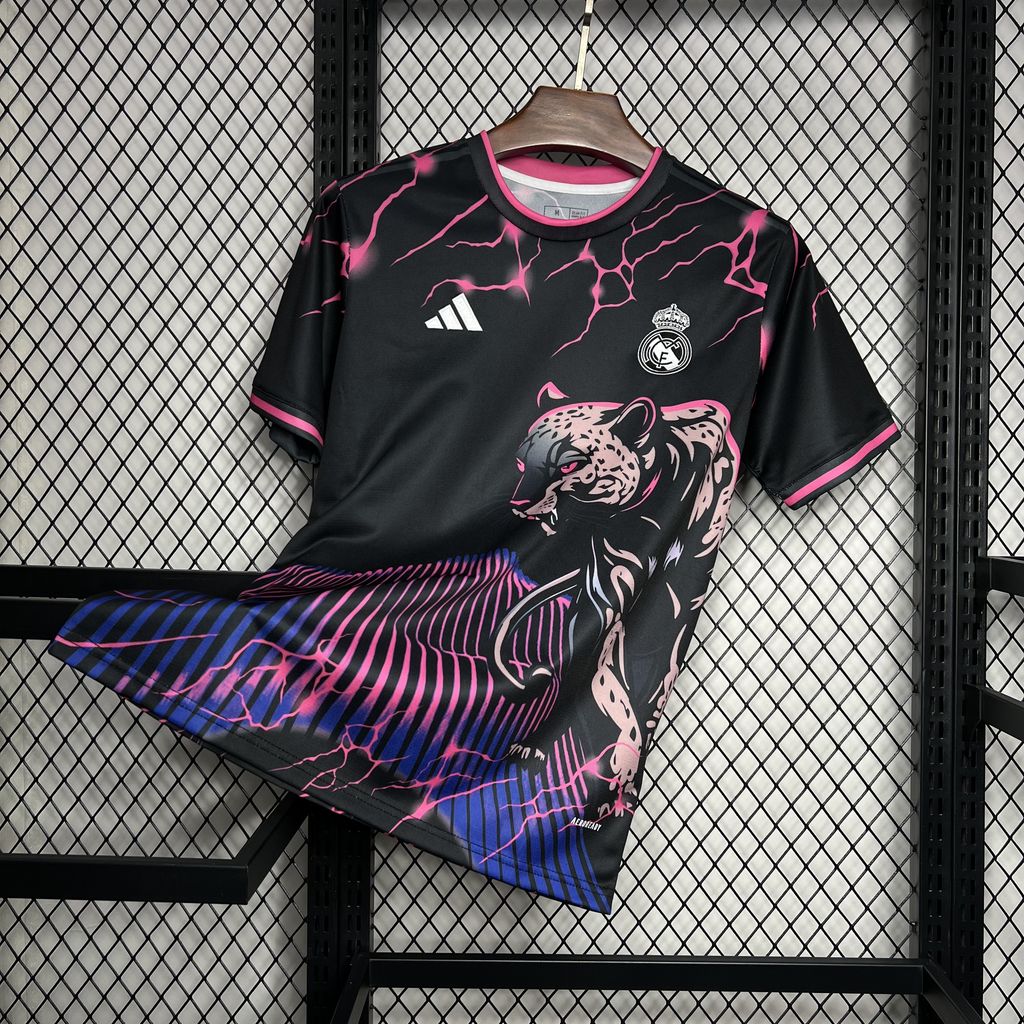Real Madrid ''Pink Jaguar'' Special Kit