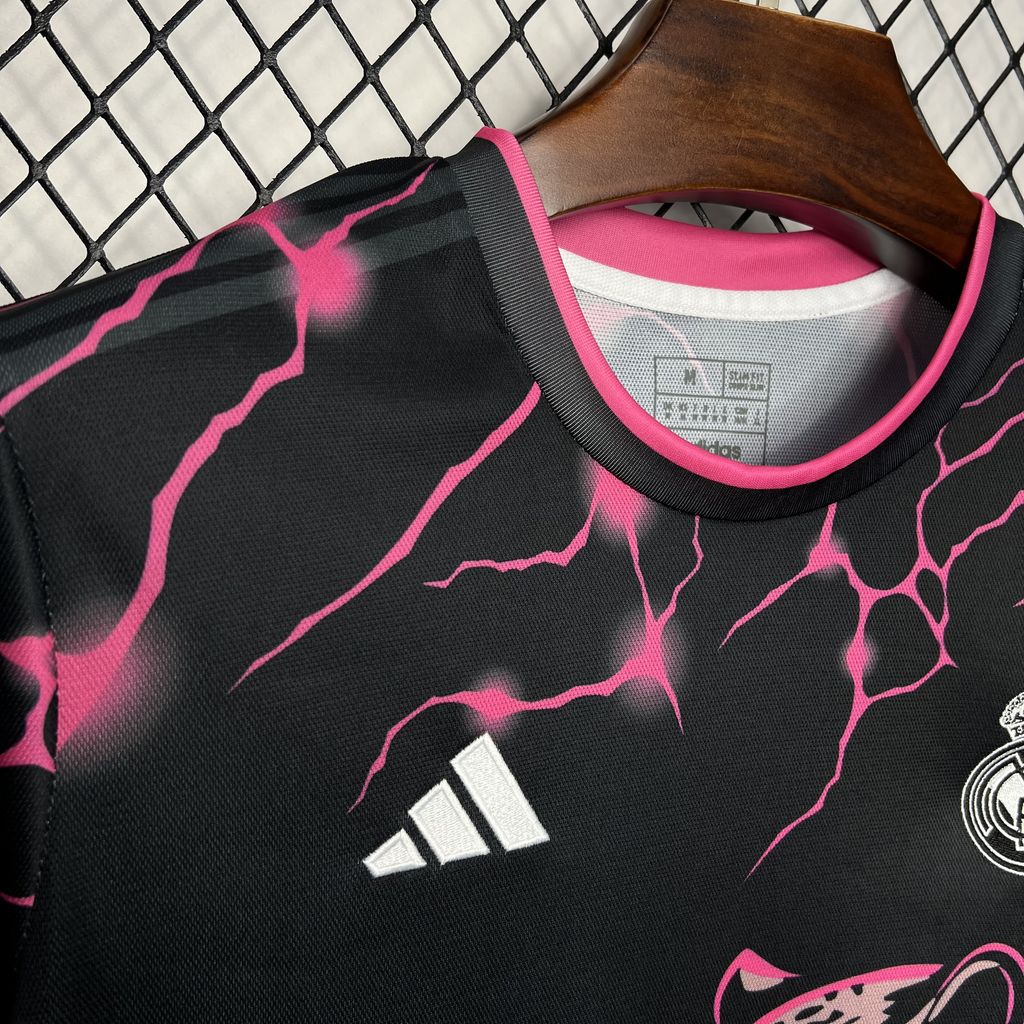 Real Madrid ''Pink Jaguar'' Special Kit