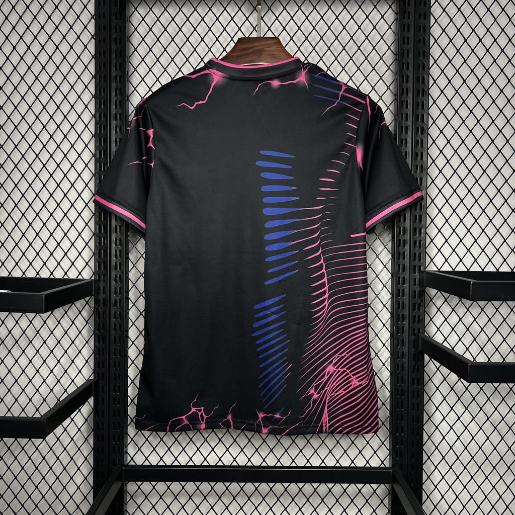 Real Madrid ''Pink Jaguar'' Special Kit
