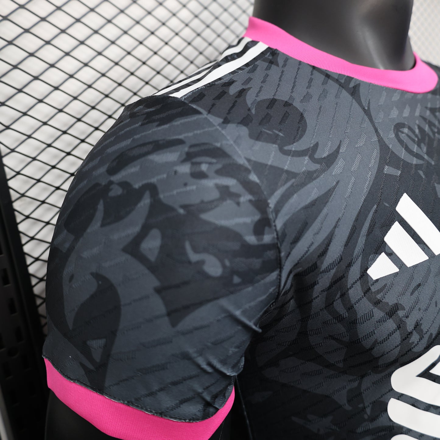 Liverpool ''Black Phoenix'' 25/26 Special Kit