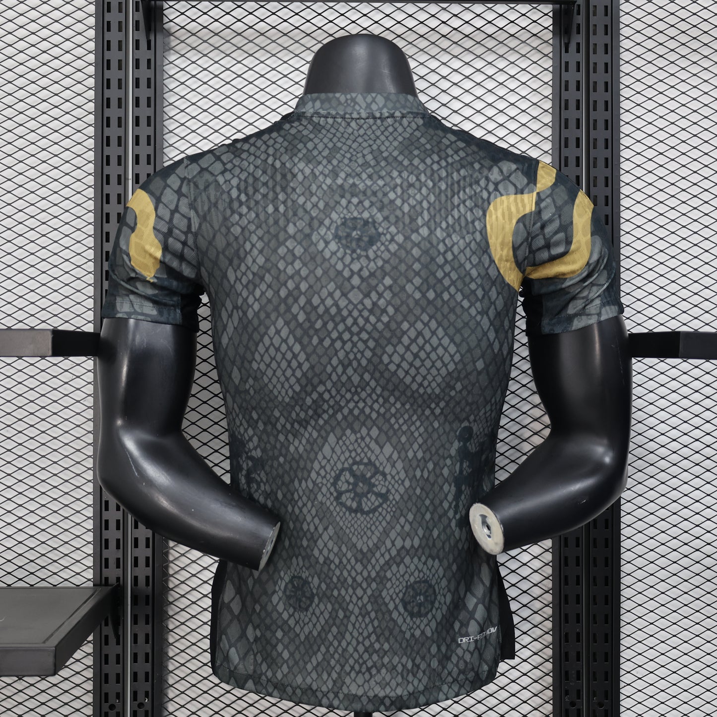 Chelsea ,,,Golden Snake'' 25/26 Special Kit