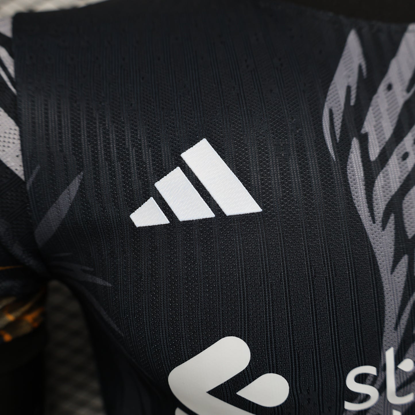 Liverpool ''Golden Phoenix'' 25/26 Special Kit