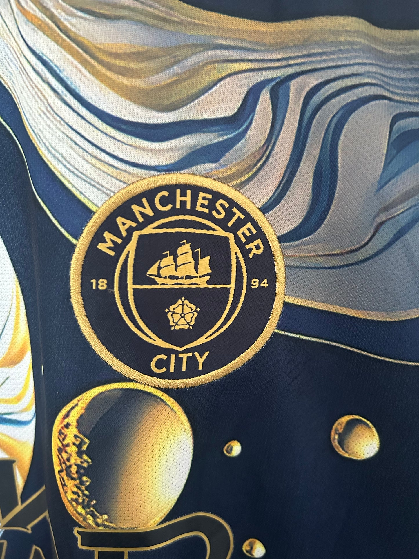 Manchester City ,,Cosmic Swirl,, Special Kit