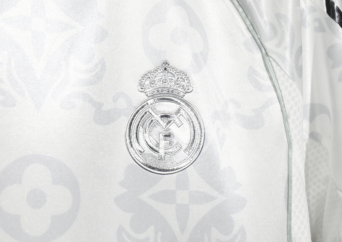 Real Madrid ,,Cristal Aura'' Special Kit