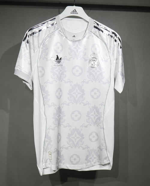 Real Madrid ,,Cristal Aura'' Special Kit