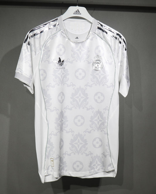 Real Madrid ,,Cristal Aura'' Special Kit